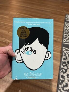 Wonder by R.J. Palacio Hardback Novel